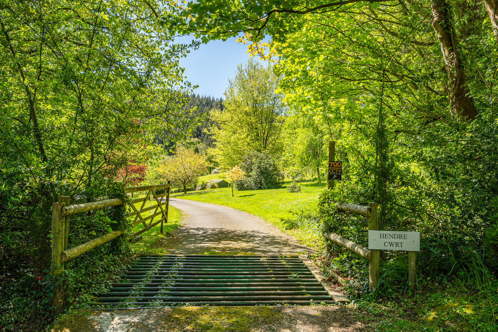 Private Driveway- click for photo gallery